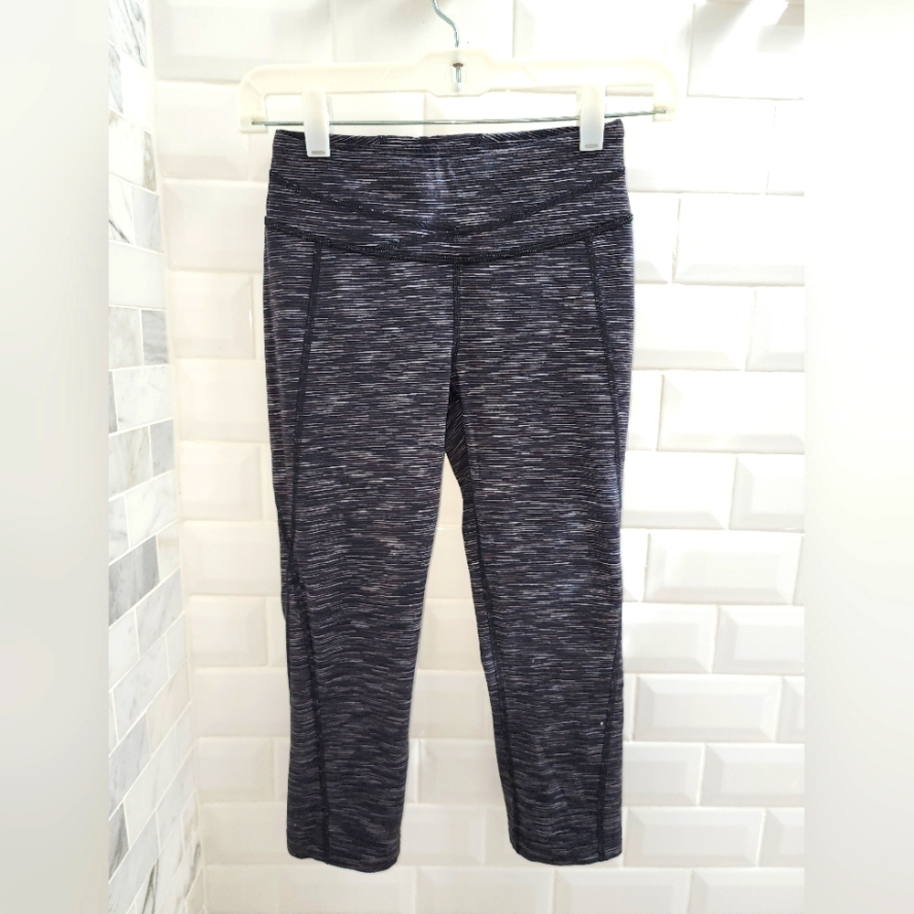 Lucy XS workout tights in black/white cropped legging